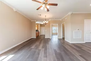 6901 Schlitz Ln, Hitchcock, TX 77563 - Photo 5