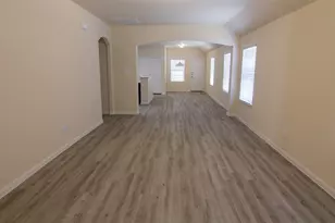 329 N Meadows Dr, Willis, TX 77378 - Photo 5