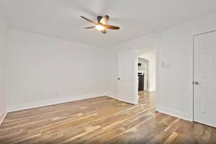 6043 Lyndhurst Dr, Houston, TX 77033 - Photo 11