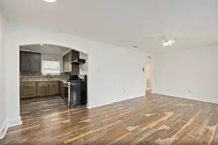6043 Lyndhurst Dr, Houston, TX 77033 - Photo 13
