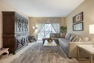 661 Bering Dr, Houston, TX 77057 - Photo 11