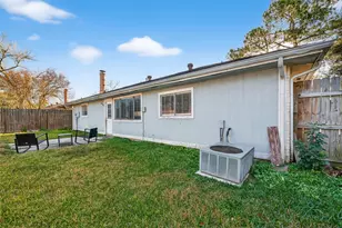 2410 Colonial Ridge Dr, Friendswood, TX 77546 - Photo 37