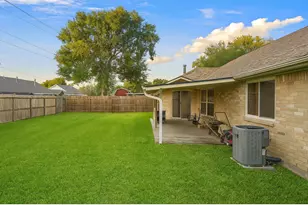 2002 Westwind Dr, Deer Park, TX 77536 - Photo 17