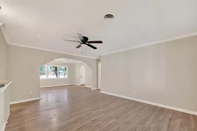 105 Longridge Drive, La Marque, TX 77568 - Photo 5