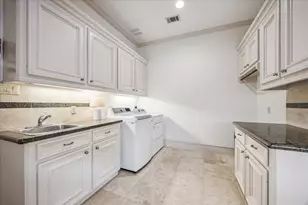 8614 Westview Dr, Houston, TX 77055 - Photo 19