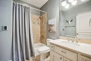8614 Westview Dr, Houston, TX 77055 - Photo 31