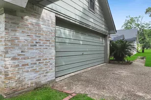 829 S Van Ostrand Ave, Winnie, TX 77665 - Photo 5