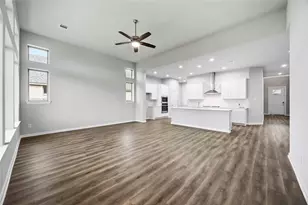 2808 Gran Castillo Dr, La Marque, TX 77568 - Photo 11