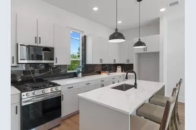 4707 Thornton Villas Lane, Houston, TX 77018 - Photo 3