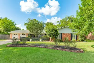 107 Hyacinth St, Lake Jackson, TX 77566 - Photo 1