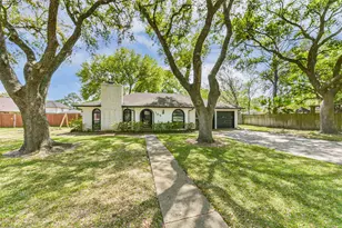 105 W Wildwinn Dr, Alvin, TX 77511 - Photo 1