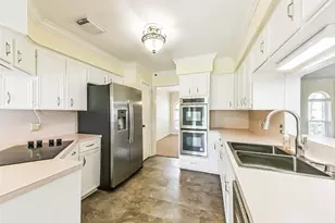 105 W Wildwinn Dr, Alvin, TX 77511 - Photo 15