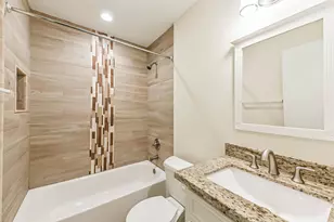 105 W Wildwinn Dr, Alvin, TX 77511 - Photo 33