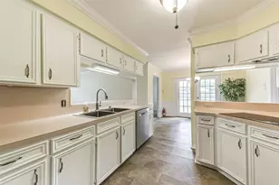 105 W Wildwinn Dr, Alvin, TX 77511 - Photo 11