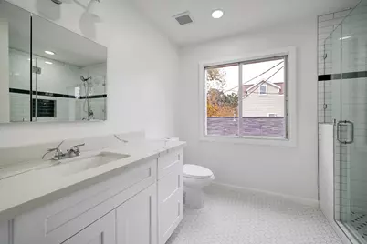 827 Le Green St, Houston, TX 77008 - Photo 17