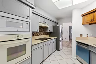 10728 Briar Forest Dr, Houston, TX 77042 - Photo 9