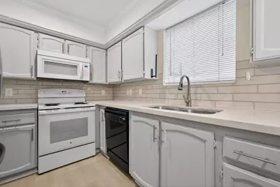 1221 Cedar Post Lane #4D, Houston, TX 77055 - Photo 9