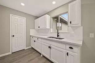 8630 Valley Meadow Dr, Houston, TX 77078 - Photo 7