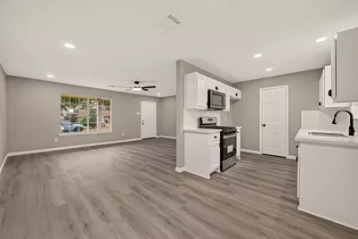 8630 Valley Meadow Drive, Houston, TX 77078 - Photo 5