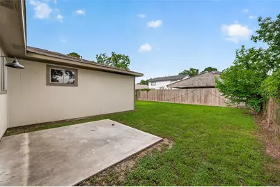 8630 Valley Meadow Drive, Houston, TX 77078 - Photo 21