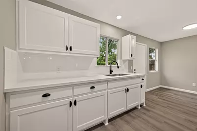 8630 Valley Meadow Drive, Houston, TX 77078 - Photo 9
