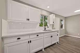 8630 Valley Meadow Dr, Houston, TX 77078 - Photo 9