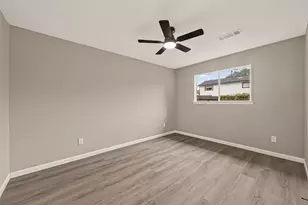 8630 Valley Meadow Dr, Houston, TX 77078 - Photo 11