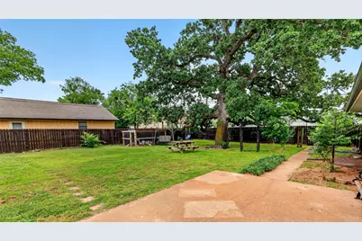 405 N Main Street, Franklin, TX 77856 - Photo 25