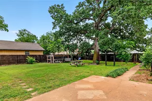 405 N Main St, Franklin, TX 77856 - Photo 25