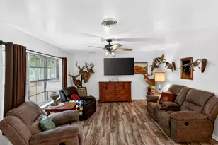 405 N Main St, Franklin, TX 77856 - Photo 5