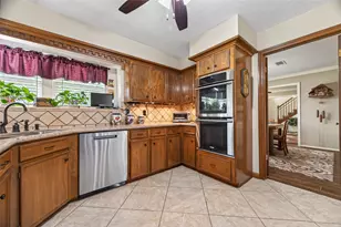 16217 Lakeview Dr, Jersey Village, TX 77040 - Photo 9