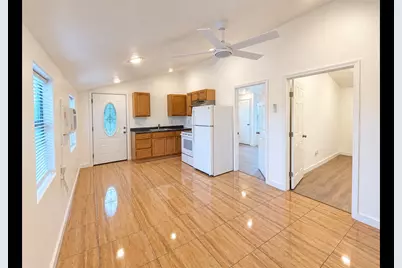 712 E 32nd B Street E, Houston, TX 77022 - Photo 9