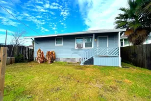 5523 Ave O 1/2, Galveston, TX 77551 - Photo 1