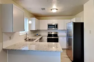 9812 Robin St, La Porte, TX 77571 - Photo 7