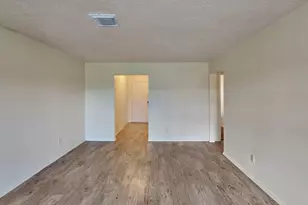 9812 Robin St, La Porte, TX 77571 - Photo 3