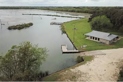 106 Horse Shoe Trail, Angleton, TX 77515 - Photo 9