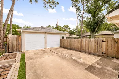 10626 Holly Springs Drive, Houston, TX 77042 - Photo 35