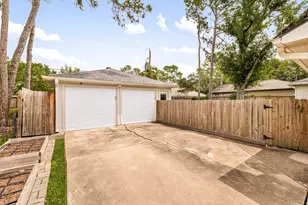 10626 Holly Springs Dr, Houston, TX 77042 - Photo 35