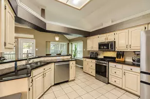 57 Peppermint Ct, Lake Jackson, TX 77566 - Photo 5