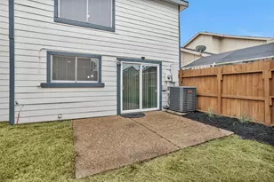 10610 Chapel Hill Dr, Houston, TX 77099 - Photo 37