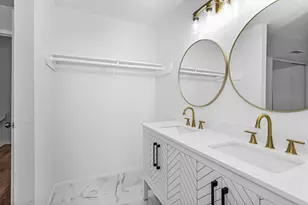 10610 Chapel Hill Dr, Houston, TX 77099 - Photo 29