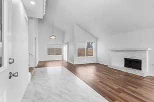 10610 Chapel Hill Dr, Houston, TX 77099 - Photo 5