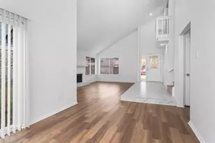 10610 Chapel Hill Dr, Houston, TX 77099 - Photo 11
