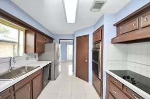 11526 Sagevale Ln, Houston, TX 77089 - Photo 9