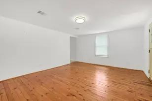129 E 31st 1/2 St, Houston, TX 77018 - Photo 5