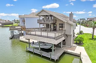 214 Easterly Dr, Tiki Island, TX 77554 - Photo 3