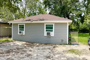 7003 Hoffman St, Houston, TX 77028 - Photo 3
