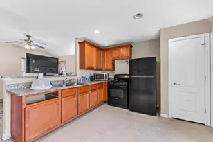 1302 Shearn St, Houston, TX 77007 - Photo 5