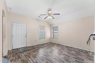 1302 Shearn St, Houston, TX 77007 - Photo 3