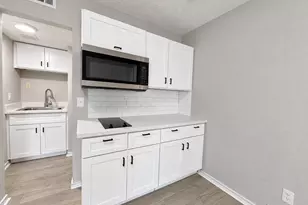 9711 Linkmeadow Ln, Houston, TX 77025 - Photo 9